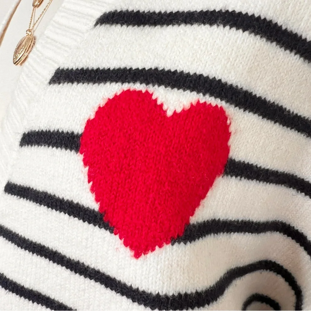 New OLD NAVY SoSoft V-Neck Valentine Heart
Cardigan Sweater Striped Crm Navy M - Picture 4 of 13